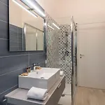 Citylife 6 - Bright Two Bedroom - B アパート